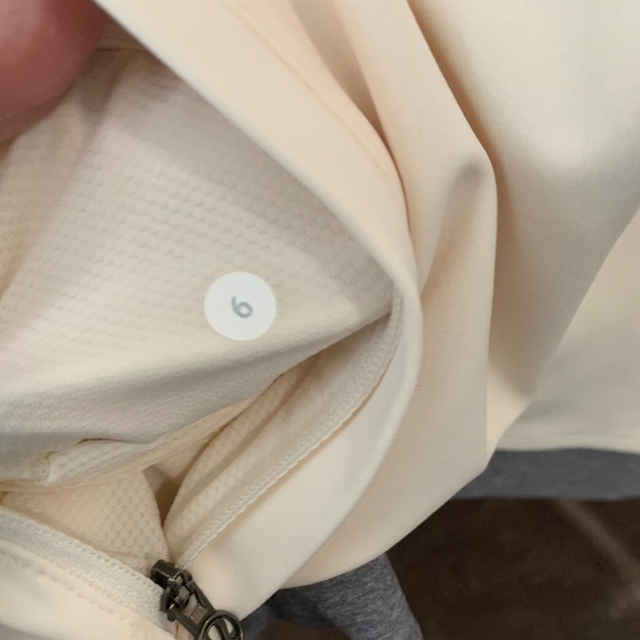 Lululemon crème with grey trim jacket - Picture 3 of 4
